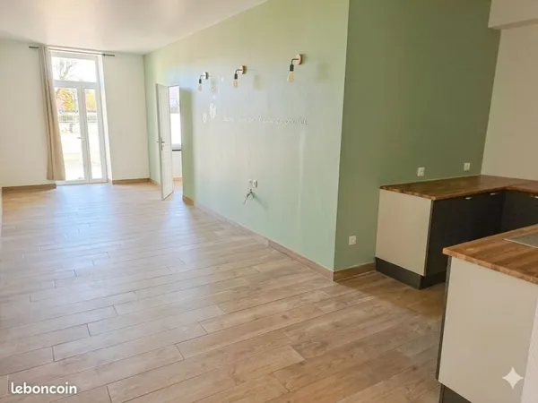 Appartement rez 1 chambre + bureau Culan centre