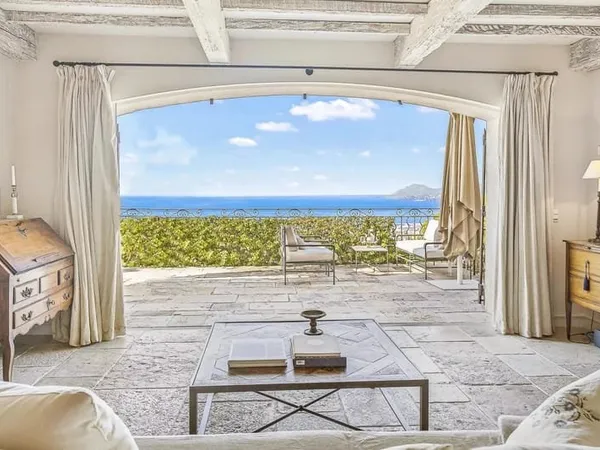 Luxueuse Villa avec Vue Imprenable sur la Mer à Cannes