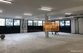 Local industriel 110 m²
