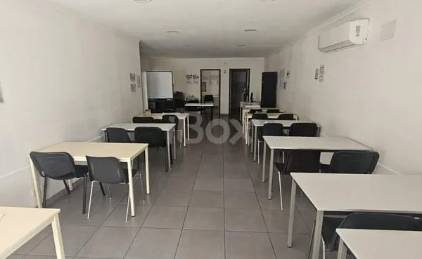 Commerce Vente Brignoles  80m² 790€