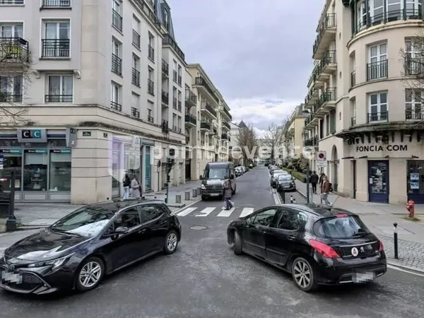 Local commercial 211 m²