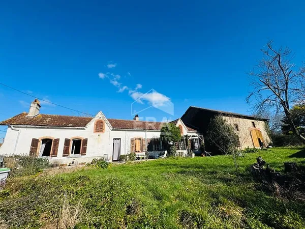 Belle Maison à Rénover avec Dépendance et Terrain de 5000m² à Caixon