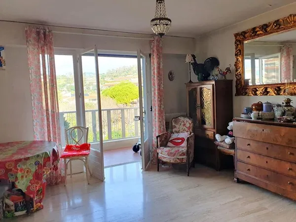 Studio 32 m² Cannes ? balcon, cuisine indépendante, résidence avec ascenseur, proche Cineum