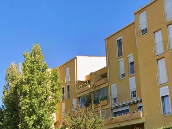 T4 82,44 m2 avec terrasses - résidence calme et arborée - proche du métro