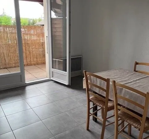 T2 traversant avec terrasse