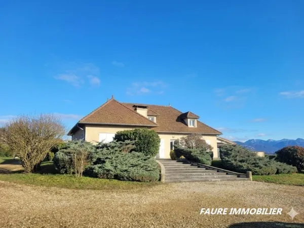 Maison individuelle 9 pièces 255 m²