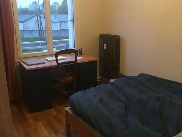 Chambre meublée dans appartement lumineux