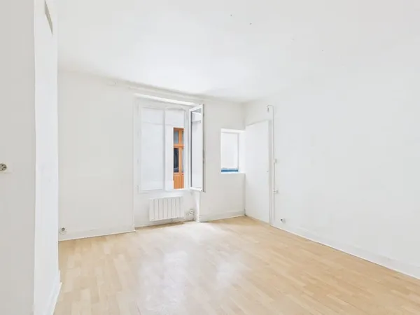 Paris 12€ — Rue Claude Decaen | 2 pièces 26,85 m² — Rez-