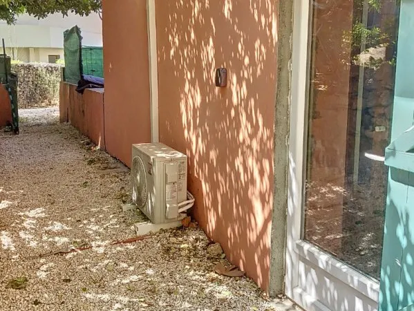 Appartement Toulon 1 pièce de 11.30 m² plus jardin et cave.