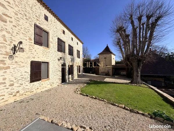 Propriété 8 pièces 277 m²