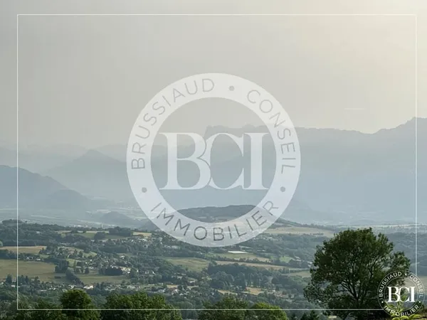Terrain arboré de 1176 m² à Herbeys avec vue dégagée