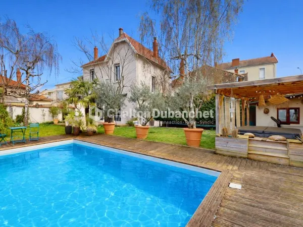 Maison de ville années 30 de 150 m² - Charme, rénovation haut de gamme et extérieur d'exception