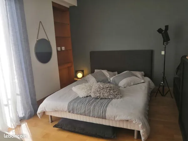 Chambre meublée pour étudiante / Angers - à 15 min de l'UCO & ESA à 3 mn de la CCI Pierre Cointreau