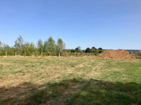 Terrain 544 m²