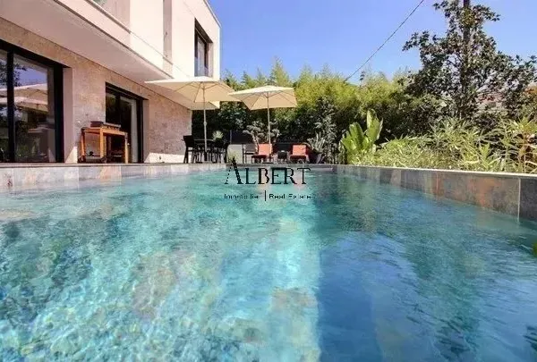 MOUGINS - VILLA - 6 CHAMBRES