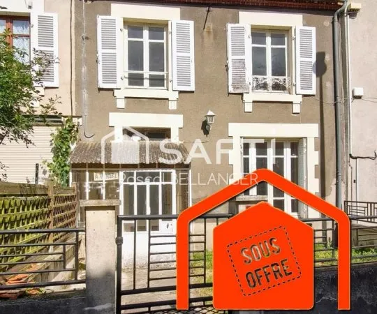Sa structure solide et son charme d'antan offrent une base parfaite pour créer un cocon à votre imag