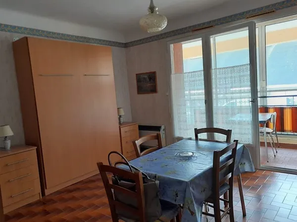 Appartement F1bis, loggia, parking privatif