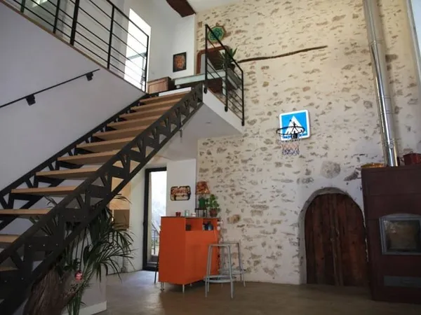 Studio 5 pièces 160 m²
