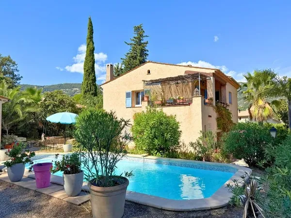 Villa familiale avec piscine et annexes