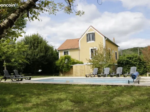 Maison 130 m² - 4 ch - 2 SDE - piscine et terrain de 2130 m²