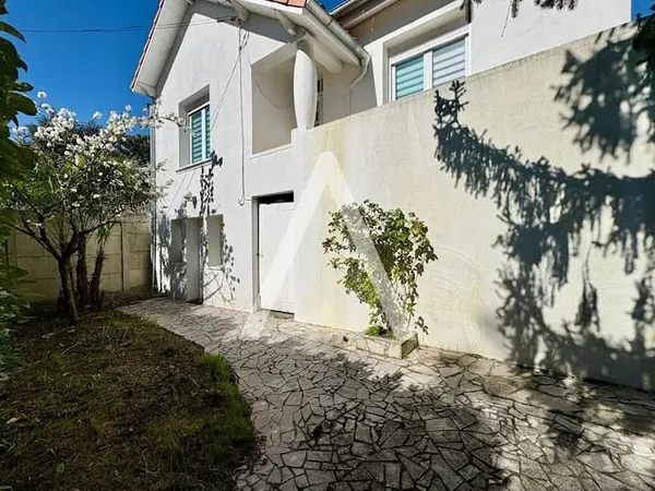Bureau 4 pièces 159 m²