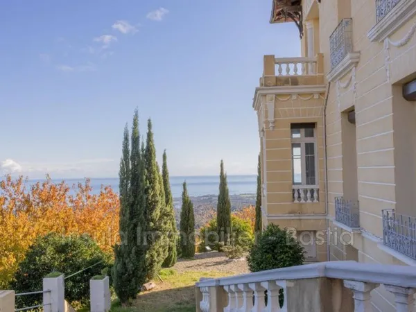 Villa 12 pièces 367 m²