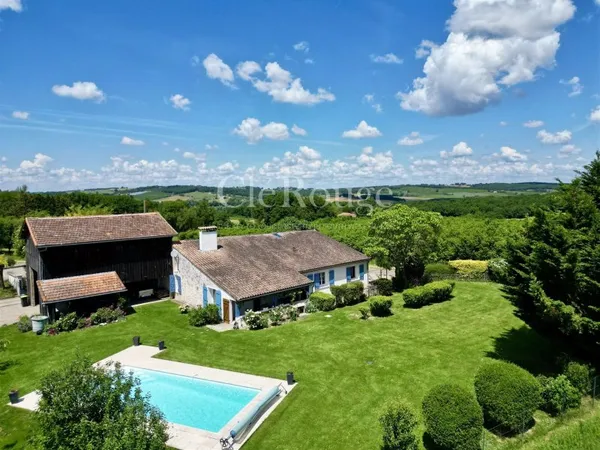 Proche de Marmande - Élégante maison en pierre de 4 chambres avec piscine et vues imprenables