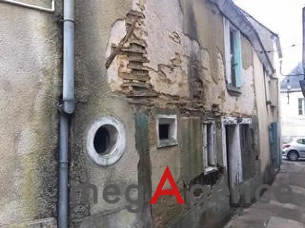 MAISON DE VILLE TOUT A RENOVER