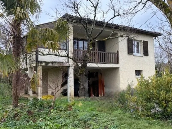 MIRANDE(32): MAISON TRADITIONNELLE 1975, 4 chambres, AU CALME, piscine couverte, 3000m2 terrain, imp