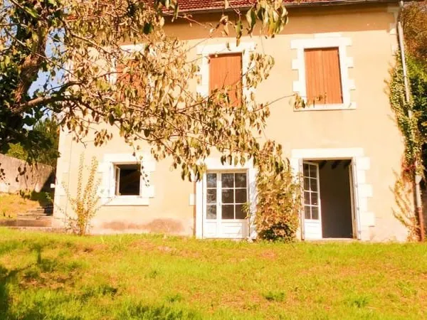 Pavillon en ville, murs de pierre,, avec jardin de 1047m² orienté sud, à Souillac - 4 pièce(s) 107 m