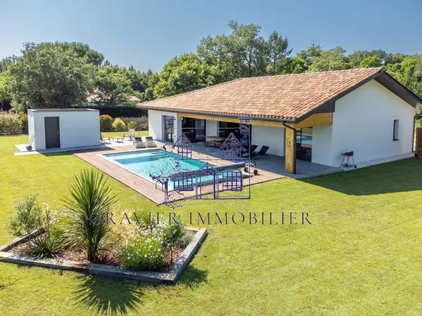 Villa moderne avec dépendance, piscine et garage à Pontenx-l