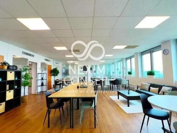 Bureau 299 m²