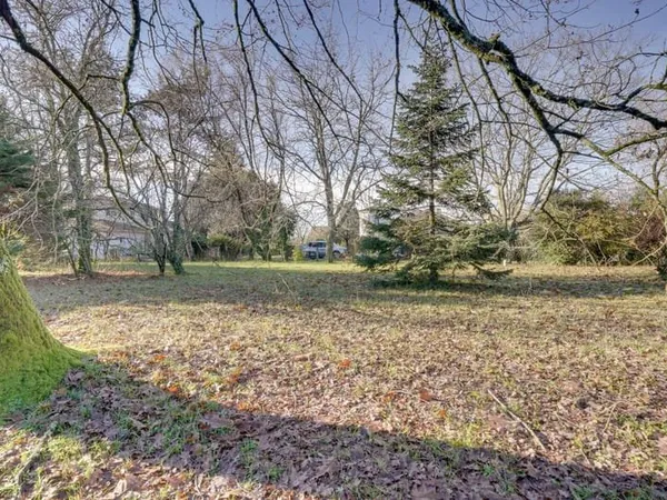 Terrain constructible de 1147m2 non viabilisé