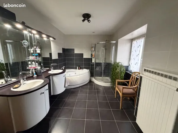 Maison rénovée - 200 m² habitables - Garage - Parcelle close de 800 m²