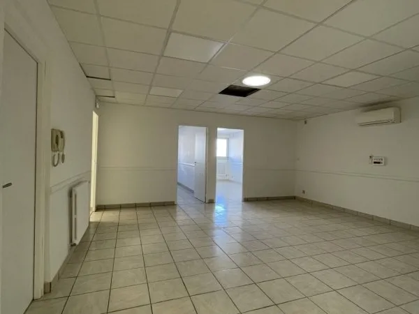 Local professionnel 2 pièces 250 m²