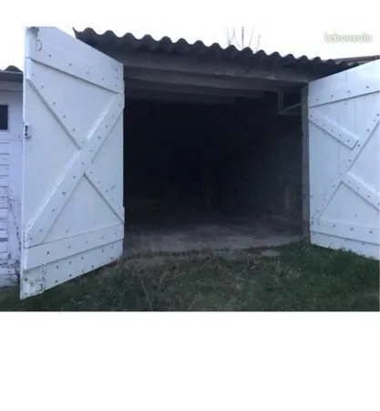 Garage: avenue Jean Martouret - Monistrole sur Loire
