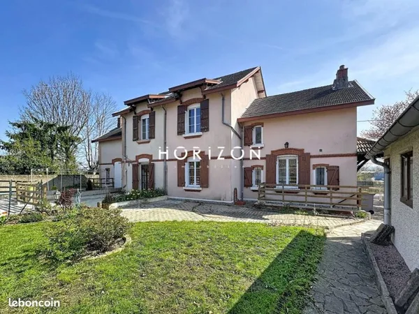 Maison 10 pièces 269 m²