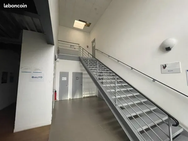 Boutique 3035 m² MOISSY CRAMAYEL