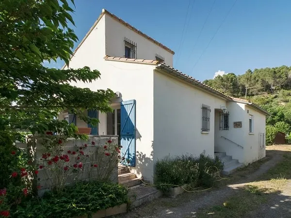 CARCASSONNE - SAINT-HILAIRE Villa T5 176m² (112m²) avec vaste jardin et dépendances