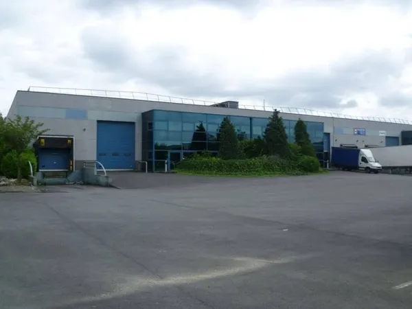 Entrepôt 2556 m²