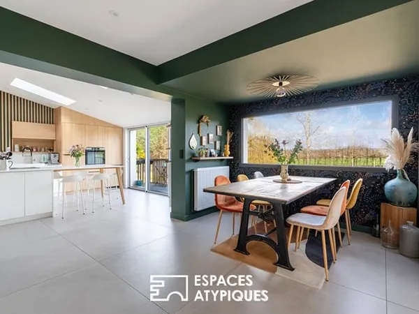 Maison familiale contemporaine et son horizon préservé