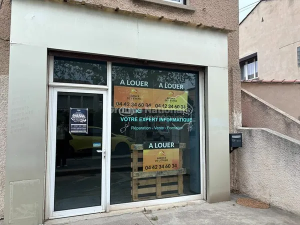 Local Commercial de 83 m² sur Berre L'étang Avec Vitrine