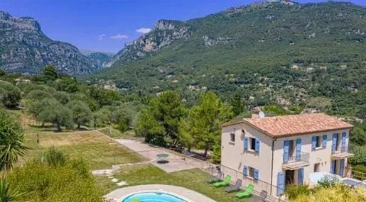 Maison 7 pièces 195 m²