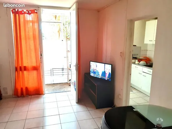 Studio de 26 m2 dans la residence dahlias a st denis