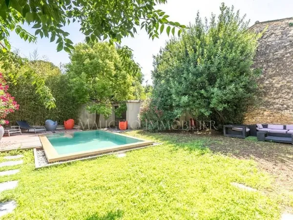 Maison de maitre avec dépendances - piscine