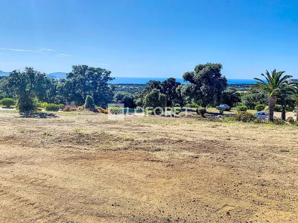 Terrain 2000 m²