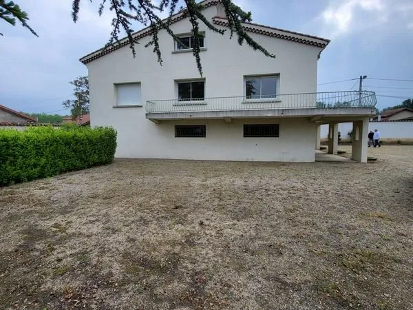 Spécial Artisan : Maison 115 m² avec grand RDC pour atelier + terrain clos de mur et arboré de 3013 