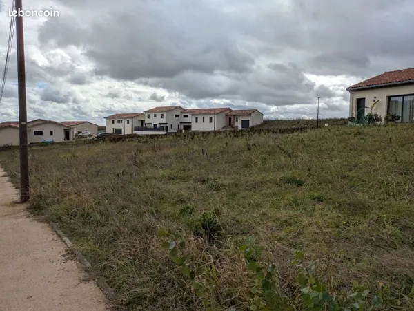 Terrain à bâtir de 790 m2