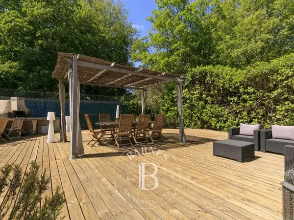 Bièvres - Maison de 252 m² avec local commercial de 187 m²