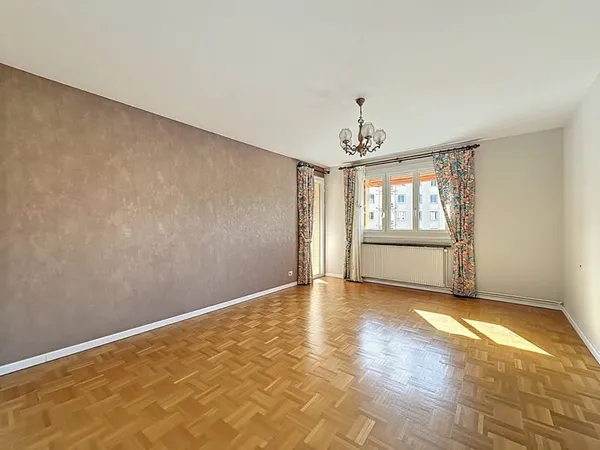 Appartement traversant T4 en dernier étage avec balcon et be